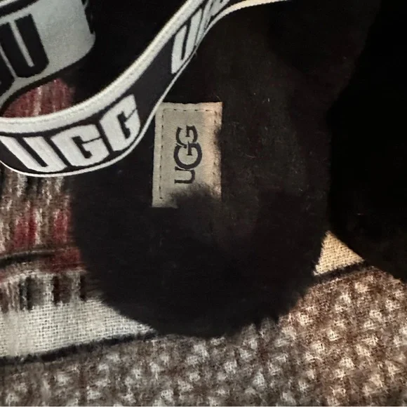 UGG Black Fluff Yeah Slippers size 6 slides womens - Picture 3 of 9